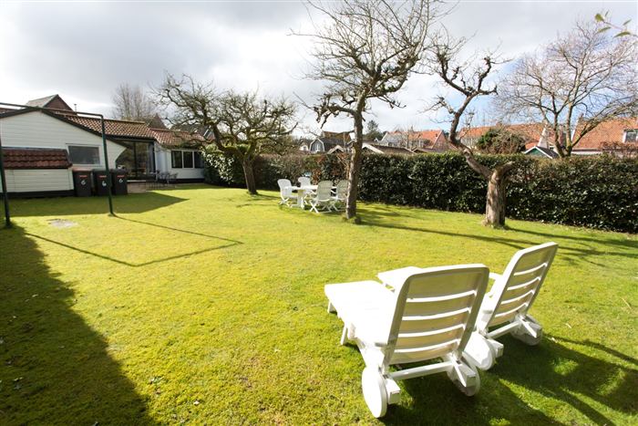 Tuin en buitenkant van het vakantiehuisje